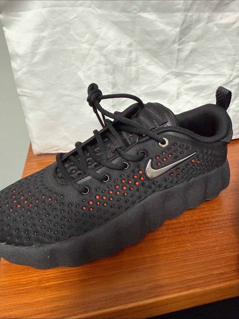 Nike Mind 002 Men’s Black Athletic Sneakers with Orange Accents - Picture 8 of 8